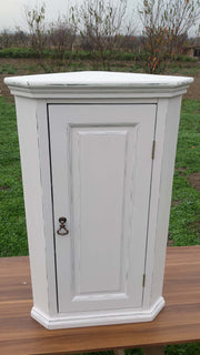 a white refrigerator freezer sitting in a kitchen
